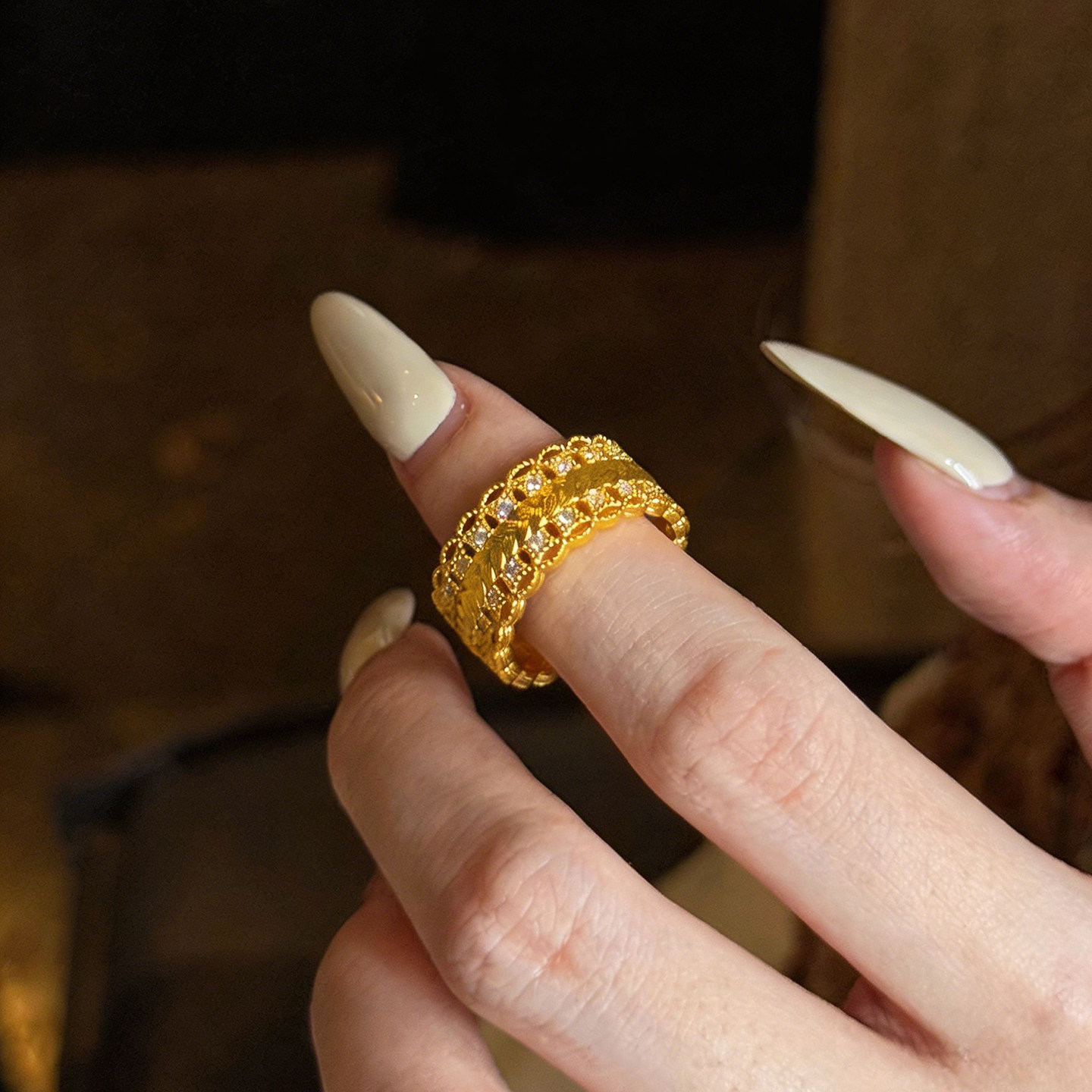 Queyunlai 999 pure gold dot diamond ring hollow gold woven star ring fashionable light luxury gift for girlfriend