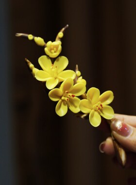 陶瓷手工捏花黄色描金梅花瓶羊脂玉瓷温润通透瓷花器插花家居摆件