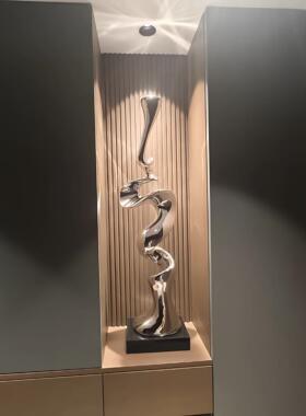 现代抽象工艺品摆件样板间入户玄关办公室落地树脂装饰品