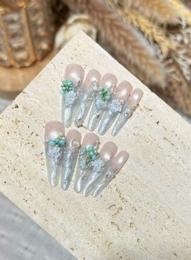 黛瑞森【花语锦饰】高级流光飘带美甲蓝色花球渐变猫眼穿戴甲甲片