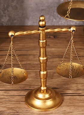 覆古铁艺天平秤摆件司法学院法律师礼物办公室桌面装饰品拍照道具