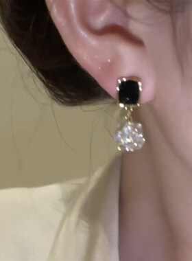 黑方块钻球耳环女2024新款爆款潮小众设计高级感耳饰X品女耳钉耳