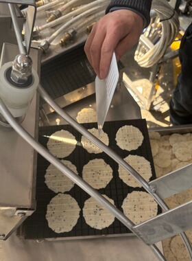 福通直销鲜虾片机器加热板可定全自动虾饼生产设备厚薄可调虾饼机