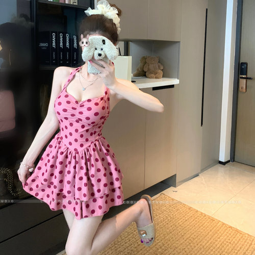 2026新款连体裙式显瘦遮肚肉波点甜美小胸聚拢挂脖海边绝美泳衣女 - 图2