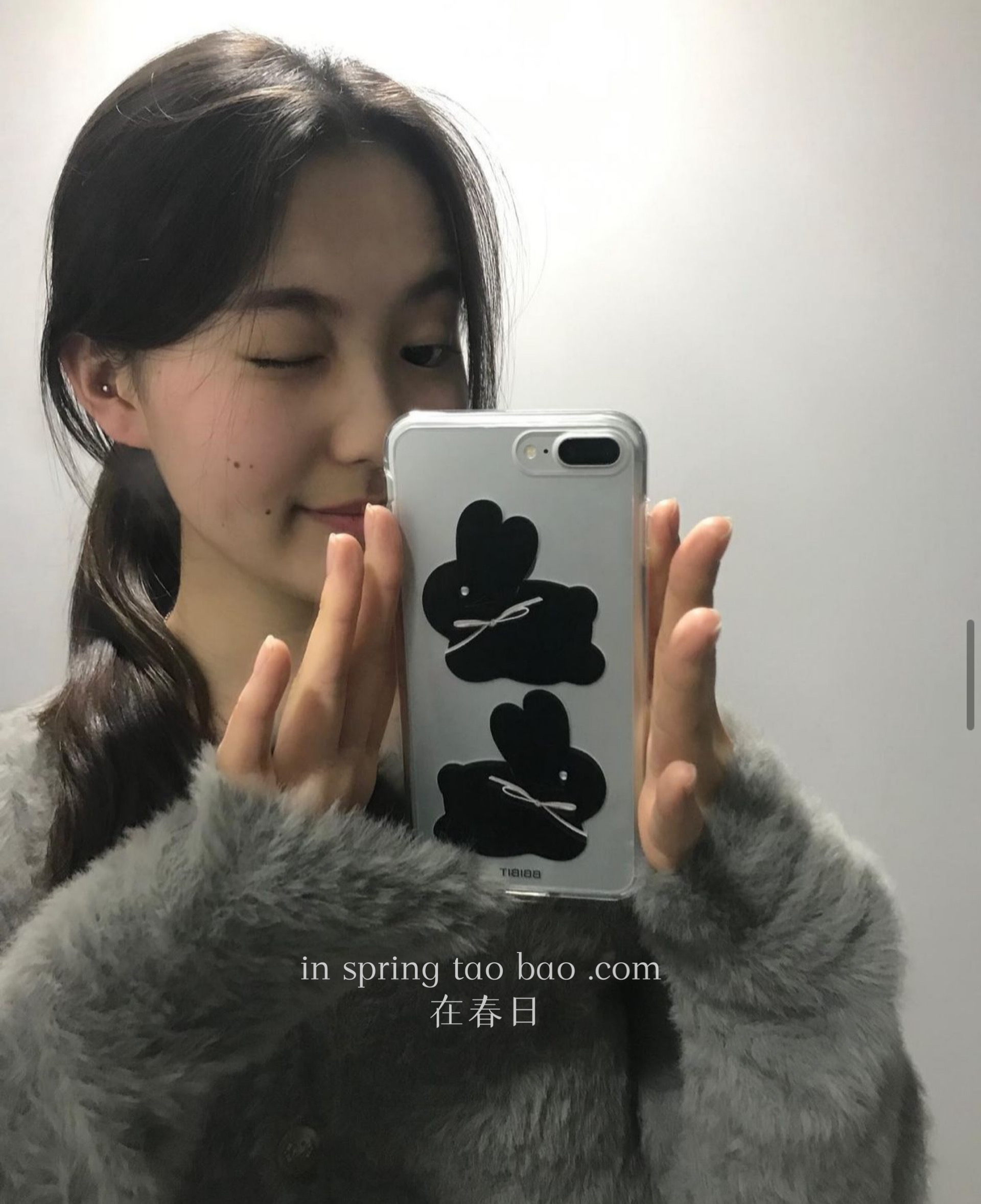 在春日韩国ins同款蝴蝶结黑色兔兔挂坠手机壳15promax/12硅胶iPhone13pro/11/14pro-图2