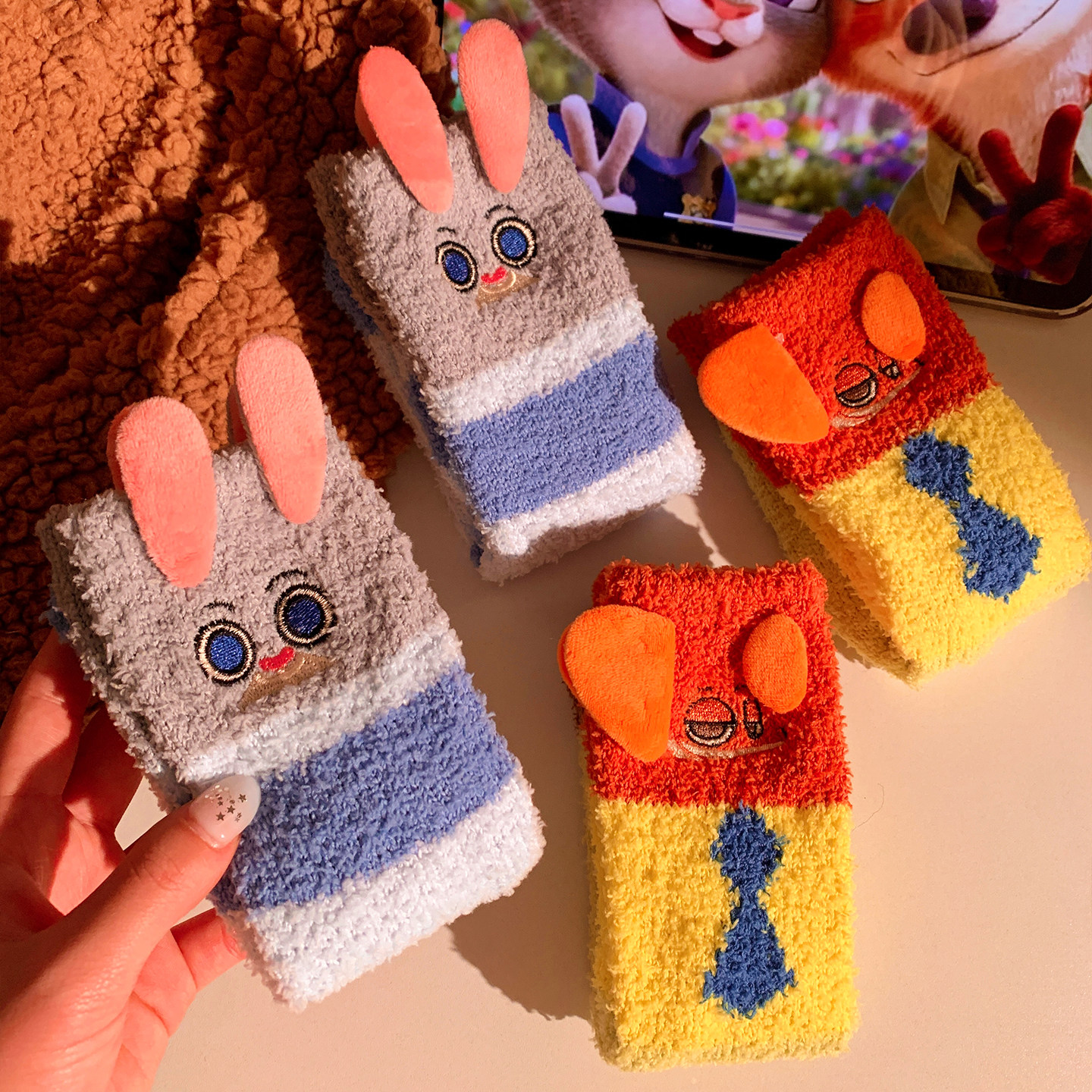 可爱朱迪尼克珊瑚绒袜子女冬季加厚保暖情侣居家地板毛绒袜中筒袜,淘宝优惠券,粉丝福利购,淘宝优惠卷