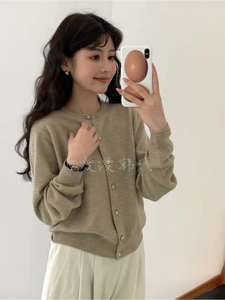 现 EGG韩国东大门女2023秋新款纯色慵懒风意大利羊绒针织开衫毛衣