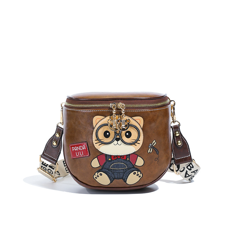 2026新款时尚百搭马鞍包女式宽肩带卡通小熊通勤包简约单肩斜挎包,淘宝优惠券,粉丝福利购,淘宝优惠卷