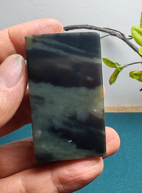 新疆和田玉青花墨玉无事牌子手把件水墨画风特色保真男女水墨丹青