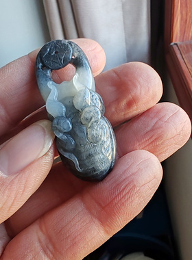 新疆和田玉青花墨玉甲虫吊坠挂件苏工精品保真油润男女富甲天下