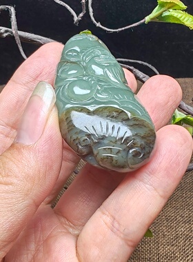 财神爷手把件和田玉且末蓝调糖玉