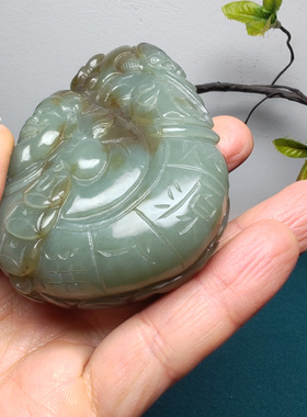 新疆和田玉且末蓝调糖玉财神童子蝙蝠荷叶铜钱手把件男女财源广进