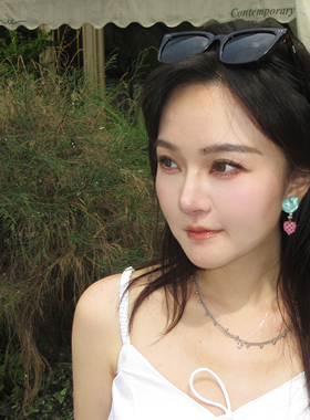 加繆情书集 黄打屁原创设计撞色小众莓果甜美仙闪质感925耳钉耳夹