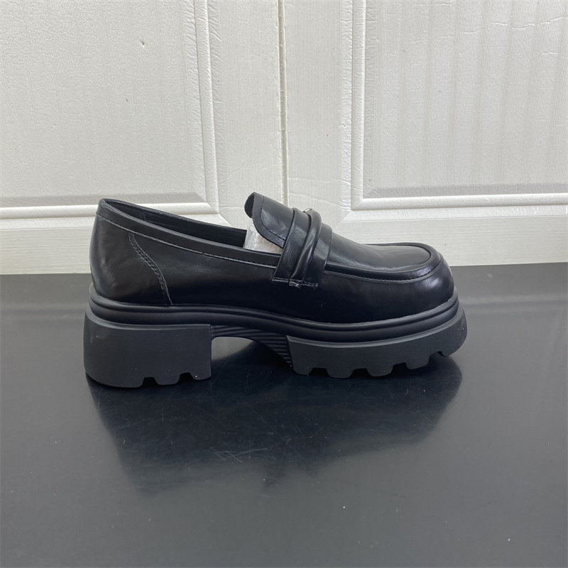 2026年英伦风乐福鞋女黑色圆头皮带扣一脚蹬百搭通勤金属装饰单鞋,淘宝优惠券,粉丝福利购,淘宝优惠卷