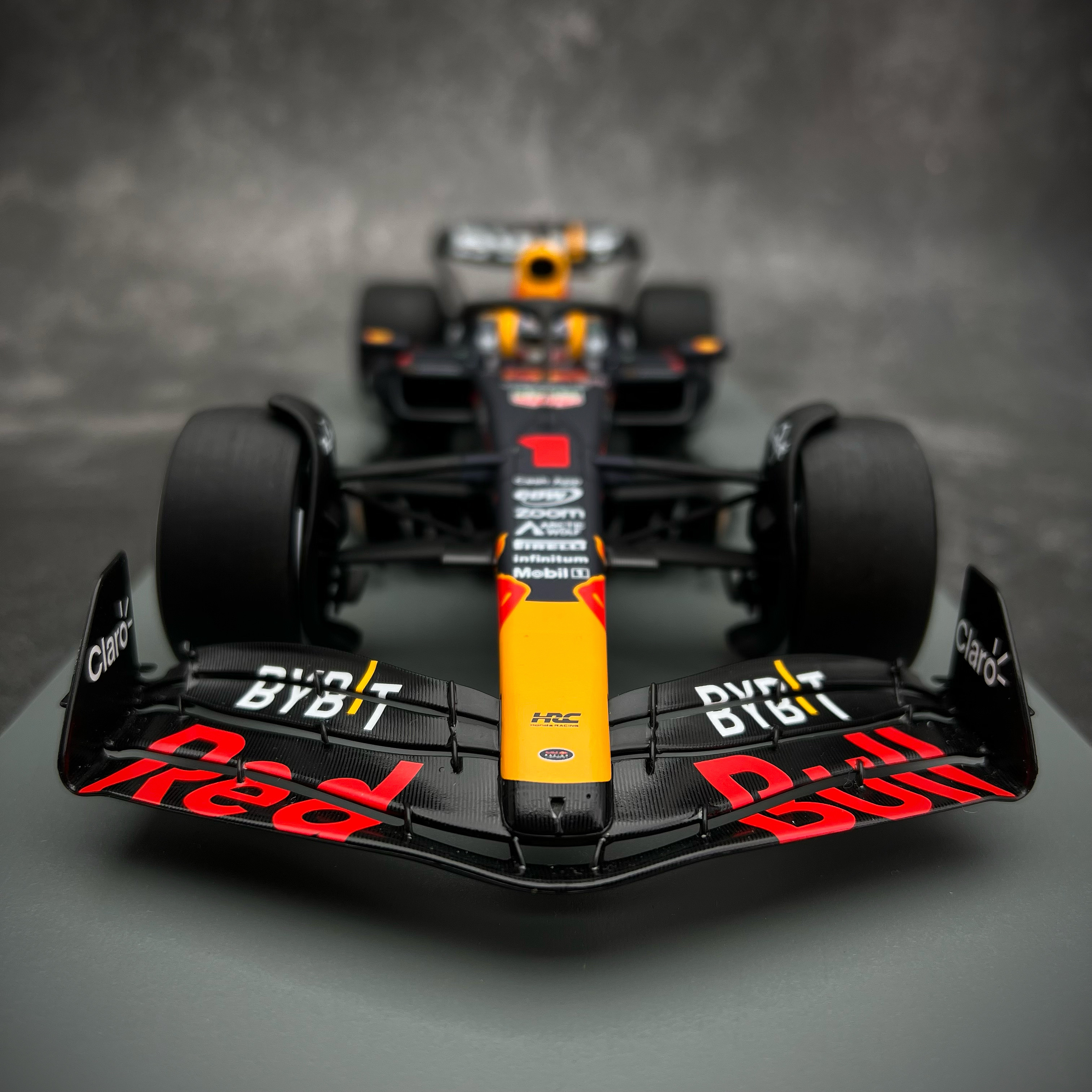 沙沙汽车模型Spark1:18红牛F1赛车RB19巴林站胜利维斯塔潘2023 - 图2