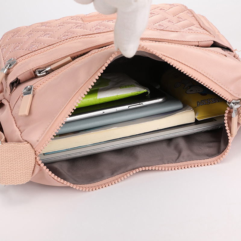 牛津布斜挎包休闲百搭单肩包尼龙妈妈包大容量女包百搭简约压花包,淘宝优惠券,粉丝福利购,淘宝优惠卷