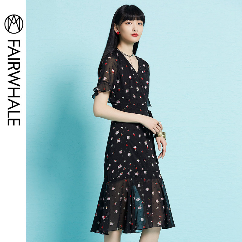  易崴迅服饰连衣裙