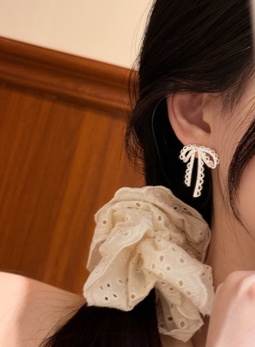 Minky「蕾丝韵味」银色蝴蝶结独特耳饰蚊香盘耳夹无耳洞耳环耳钉