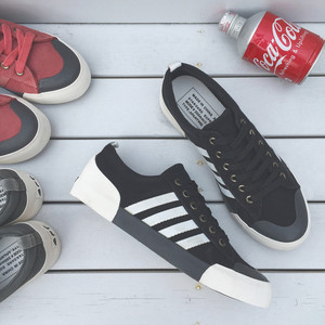 男士低帮百搭板鞋