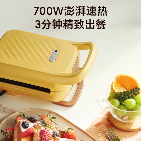 Сэндвичница с утолщенным медведем Приготовление для завтрака