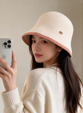 小香风黑撞米白边水桶帽女秋冬金属标盆帽温柔氛围感百搭渔夫礼帽