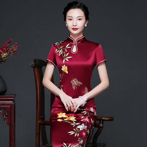 2026新款真丝刺绣复古旗袍裙喜婆婆妈妈婚宴礼服高端长款气质旗袍 - 图1