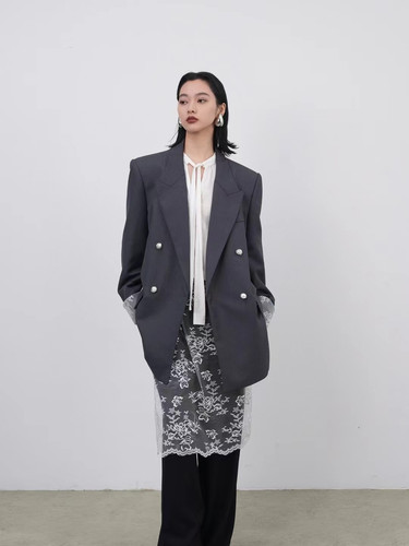 W西装外套女2025秋季新款廓形时尚蕾丝拼接法式翻领西服外套女 - 图1