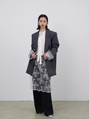 W西装外套女2025秋季新款廓形时尚蕾丝拼接法式翻领西服外套女 - 图3