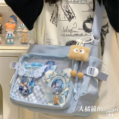 大橘猫学院风百搭简约大容量邮差包女透明吧唧单肩包斜挎娃包痛包 - 图1