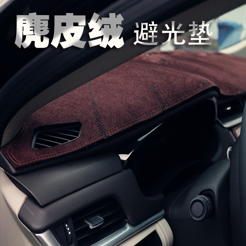Автомобильный солнцезащитный коврик на приборную панель Wuling Rongguang (замша, черный)
