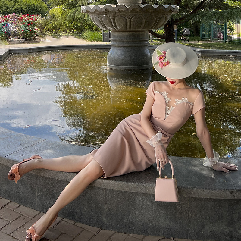 le palais vintage原创 复古50年代粉色蕾丝拼接修身连衣裙-粉黛