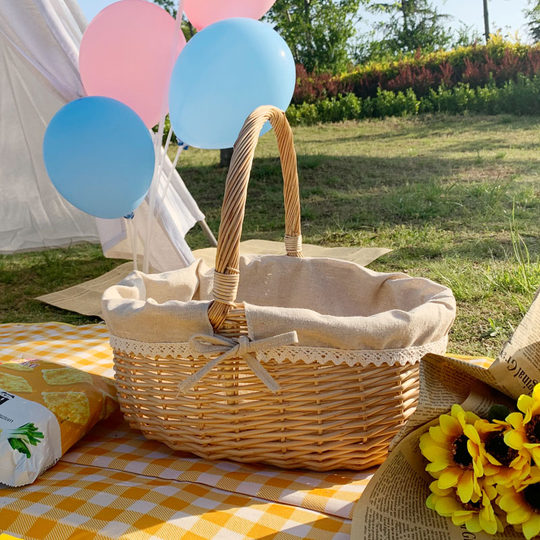 Wicker picnic basket ins toy storage