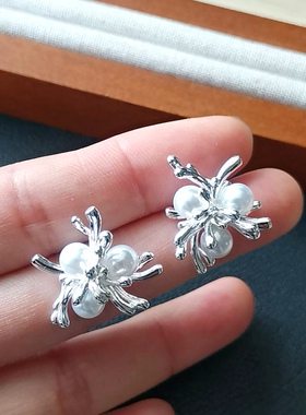 复古银白色银针迷鹿珍珠耳钉
