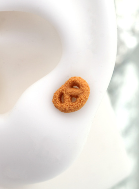 烘焙高手碱水结饼干唇钉耳钉