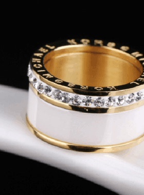 字母戒指 黑白陶瓷戒指 18K玫瑰金戒指  镶钻时尚男女 情侣对戒