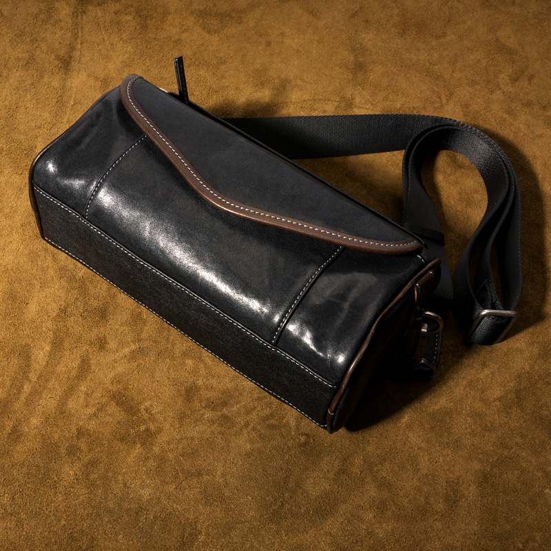 新款男包头层牛皮单肩斜挎包真皮胸包圆桶休闲复古高级感机车包潮 - 图2