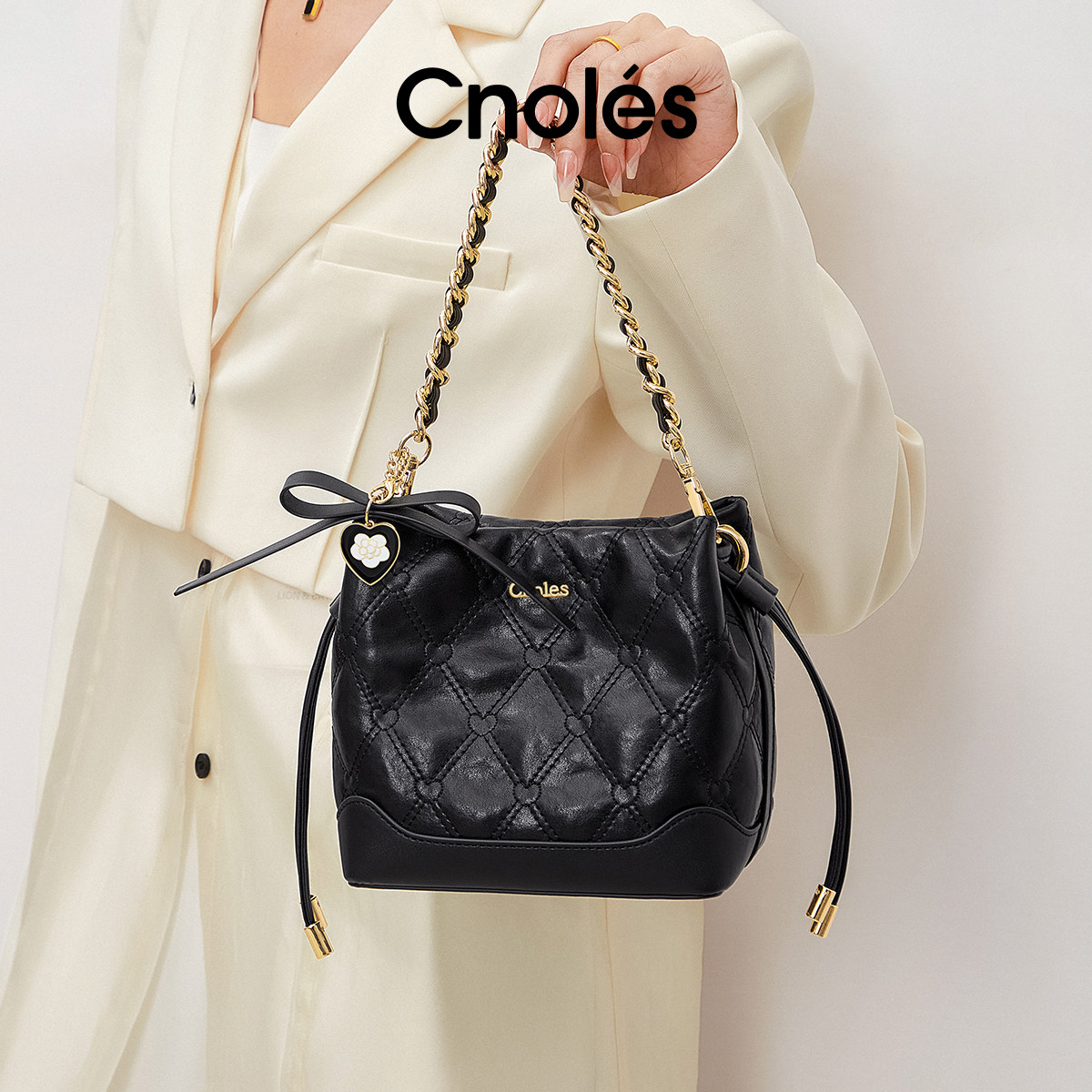 【明星同款】Cnoles蔻一爱心菱格水桶包女新款精致小包单肩斜挎包,淘宝优惠券,粉丝福利购,淘宝优惠卷