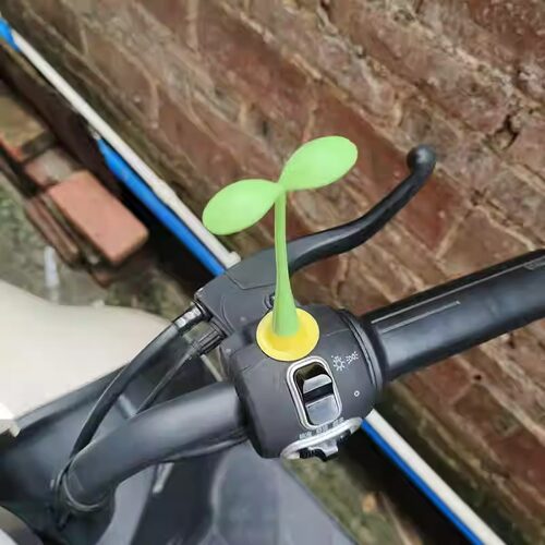 电动车小树苗3d立体装饰贴汽车车载创意可爱摆件会摆动橡胶小绿芽 - 图1