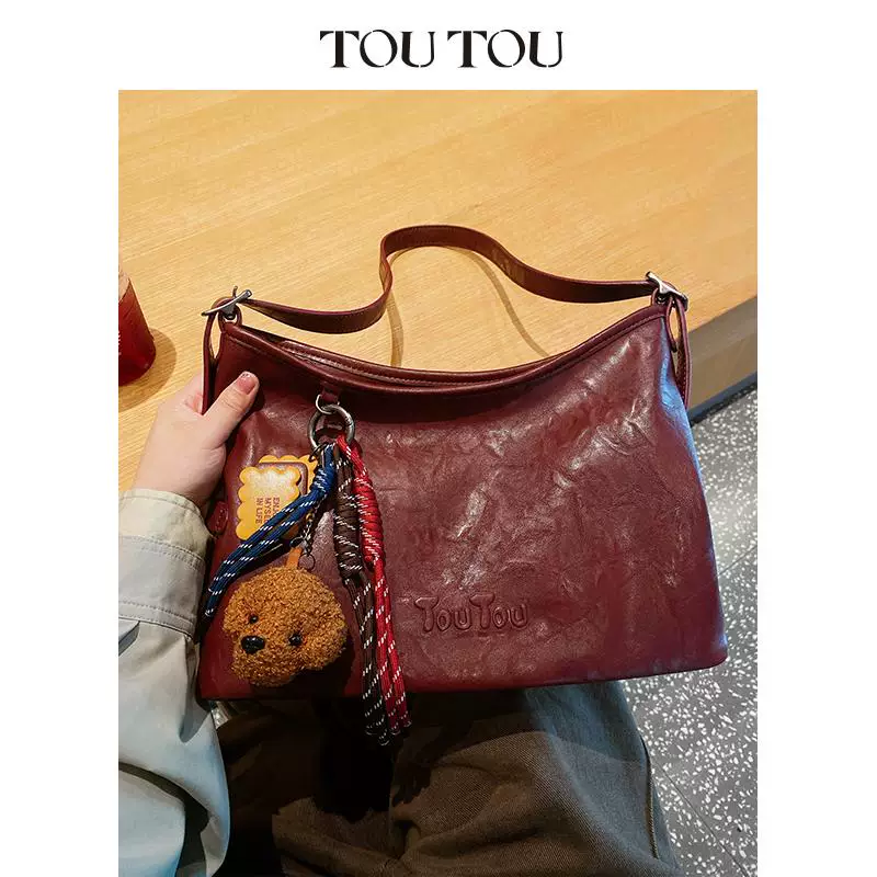 Burgundy capacious shoulder bag