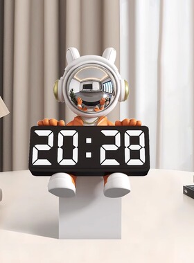2025新款轻奢高级感宇航员钟表摆件客厅挂钟现代家用挂墙时钟装饰