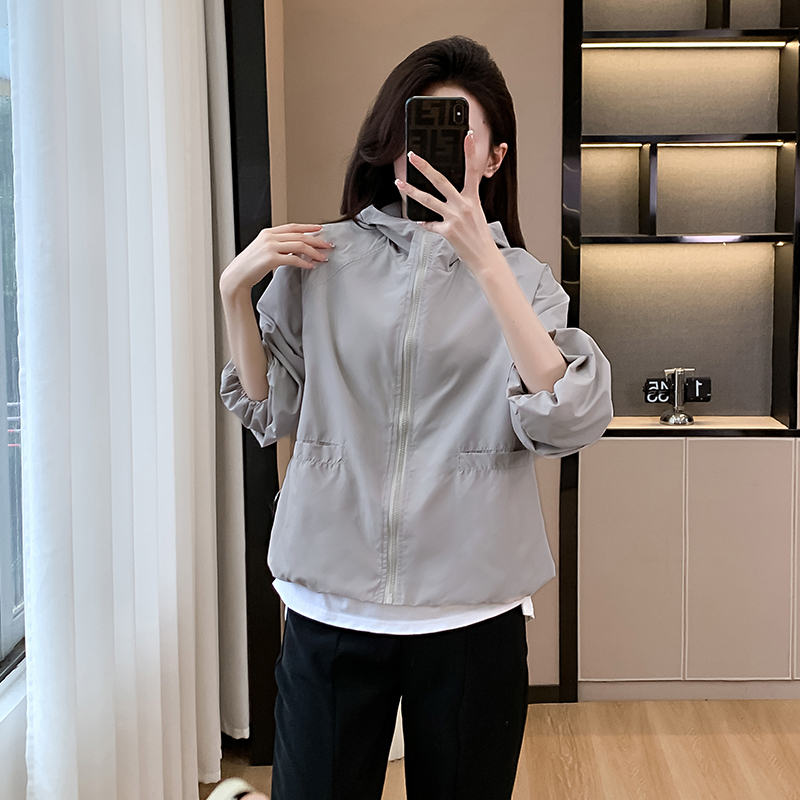 休闲外套女2024秋新款宽松百搭韩版连帽短款冲锋衣小个子户外上衣