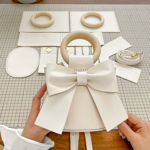 Вязаная сумка ручной работы с бантиком, набор материалов, сумка на одно плечо, связать своими руками, коллекция 2023