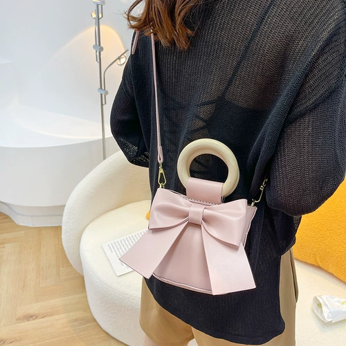 Вязаная сумка ручной работы с бантиком, набор материалов, сумка на одно плечо, связать своими руками, коллекция 2023