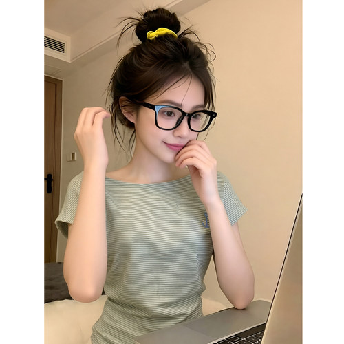 斜肩条纹短袖T恤女夏季2026新款设计感小众修身巨好看的露肩上衣 - 图3