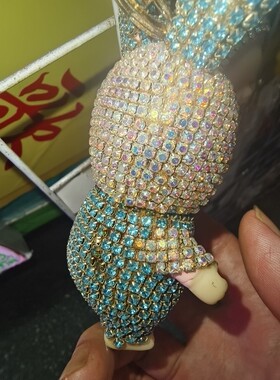 睡宝蒙奇奇。水钻卡通可爱公仔毛球汽车钥匙扣包挂件车用钥匙挂圈