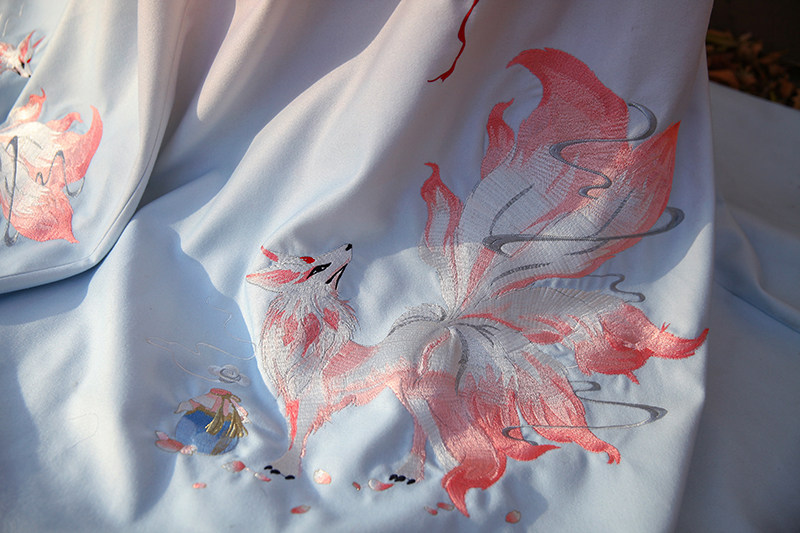 陛下兰他惜原创汉服大毛领女九尾狐 陛下兰他惜汉服