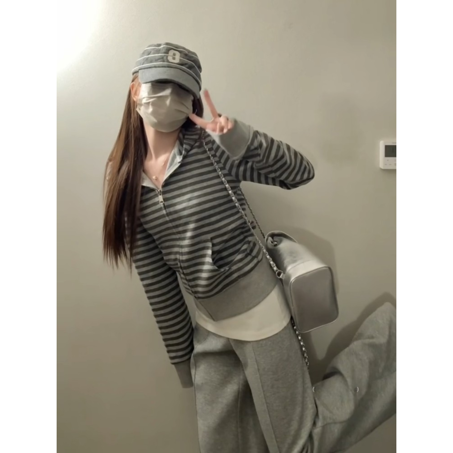 大码胖mm美式复古条纹连帽长袖卫衣女秋冬慵懒风修身显瘦开衫外套 - 图1