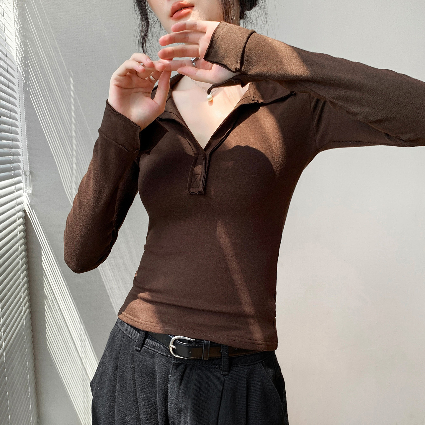 半开领露锁骨长袖t恤女秋季2025新款爆款纯色内搭正肩外穿上衣女,淘宝优惠券,粉丝福利购,淘宝优惠卷
