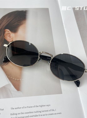 时髦街拍复古风太阳镜小脸女