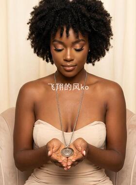 本白贝母钱币项链女小众几何圆牌镀 18k金吊坠情侣锁骨链小礼物